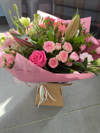 Signature Handite - Signature Handite - Flowers may vary