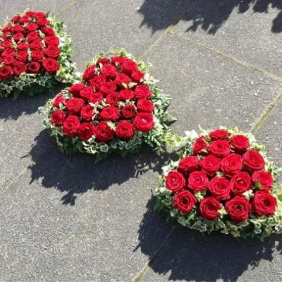 Trio of hearts - A beautiful arrangement of 3 hearts, filled with red roses and trimmed with an ivy edge.