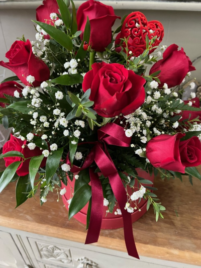 True Love Hatbox - 12x red roses with gyp and foliage presented in a luxury red hatbox